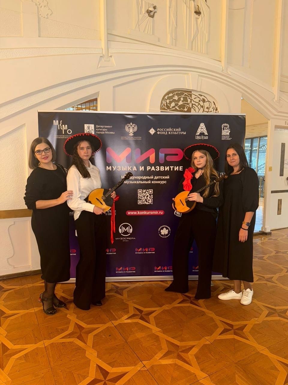 Крючкова Е.В., Токарева Т., Чуднова С., Токарева К.С. Участники конкурса