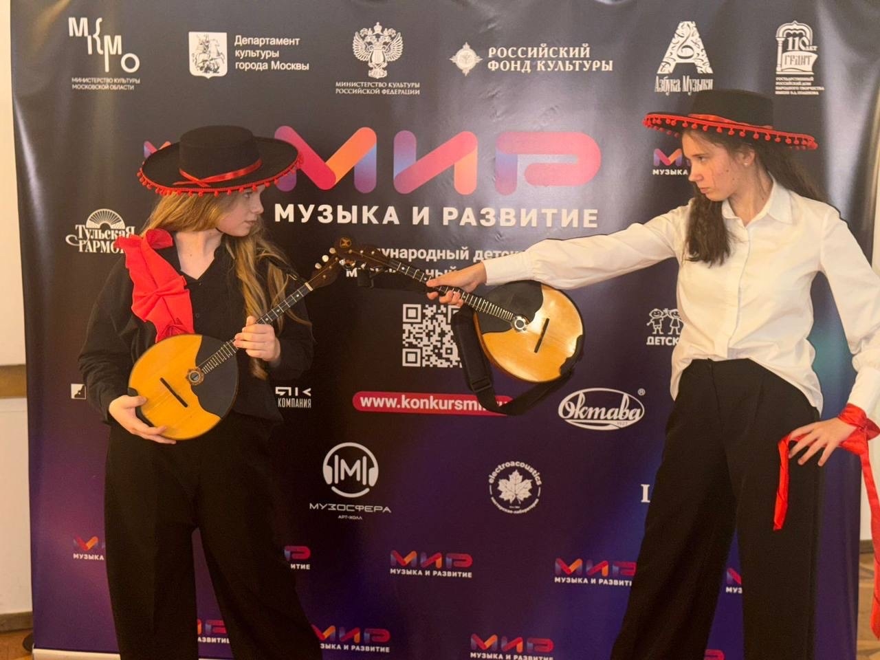 Чуднова С., Токарева Т. На гала-концерте