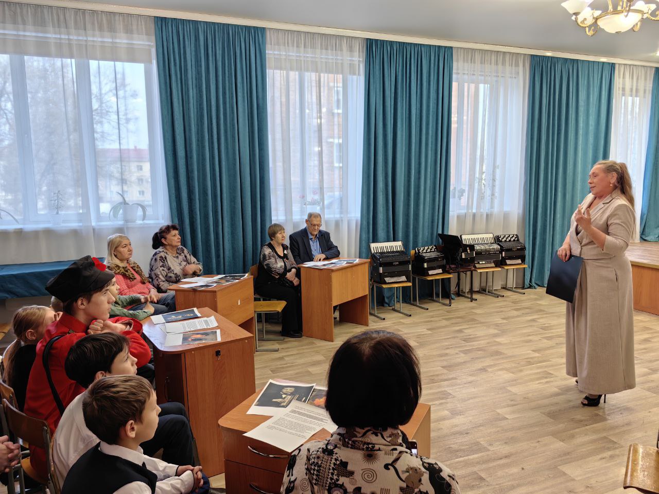 "...И звучит аккордеон" "...И звучит аккордеон"